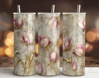 Op de afbeelding: Set van drie geïsoleerde roestvrijstalen bekers met een bloemenontwerp. De bekers hebben een lichtbeige achtergrond met roze en gouden tulpen. Elke beker heeft een zilveren deksel en een zilveren rietje.