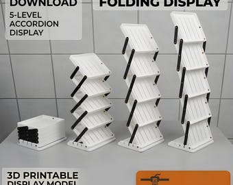 Puede incluir: Un modelo de expositor plegable imprimible en 3D con un diseño de acordeón de 5 niveles. Las bandejas blancas están conectadas por bisagras negras, mostradas en estados plegado y desplegado. El texto incluye DIGITAL DOWNLOAD, 3D PRINTABLE FOLDING DISPLAY y MIN. 250 x 200 mm PRINT BED SIZE.