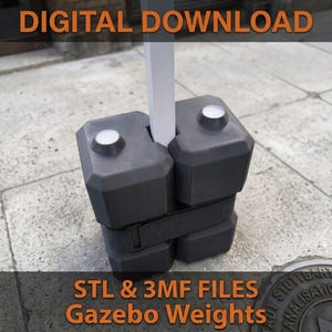 Könnte beinhalten: Digitaler Download von Pavillon-Gewichten. Das Bild zeigt eine Reihe schwarzer, geometrischer Gewichte mit weißen Kappen, die mit einem schwarzen Riemen befestigt sind. Die Gewichte dienen zur Stabilisierung eines Pavillons. Der Text auf dem Bild lautet "DIGITAL DOWNLOAD" und "STL & 3MF FILES Gazebo Weights."