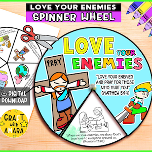 Könnte beinhalten: Ein farbenfrohes "Liebe deine Feinde"-Spinner-Rad mit Illustrationen und Text. Das Rad zeigt ein Kreuz, Figuren und Bibelverse. Enthält den Text "DIGITALER DOWNLOAD" und "CRAFT with AMARA".
