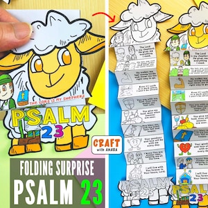 Może przedstawiać: Kolorowe, składane rękodzieło z papieru przedstawiające kreskówkową owcę z napisem "PSALM 23". Rękodzieło zawiera ilustrowane panele z wersetami biblijnymi. Widoczne są również słowa "FOLDING SURPRISE" i "CRAFT with AMARA".