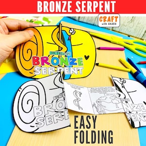 Peut inclure: Une activité de bricolage en papier avec une illustration jaune, bleue et orange d'un serpent portant le texte Bronze Serpent Number 21. En dessous, une version en noir et blanc se déplie pour révéler un petit livret avec du texte et des dessins.