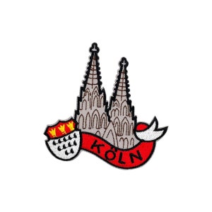 Könnte beinhalten: Gestickter Aufnäher mit dem Kölner Dom mit zwei Türmen, einem roten Banner mit dem Wort "KÖLN" und einem Schild mit einer Krone und elf schwarz-weißen Streifen. Der Aufnäher ist in Grau, Rot, Weiß und Gelb gehalten.