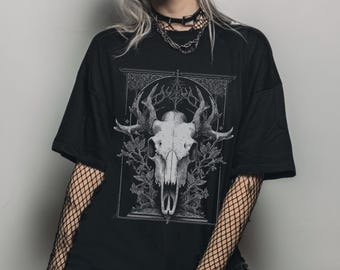 Camiseta gótica con estampado de calavera de toro oculta, camiseta oscura y mística estilo cottagecore, ropa oscura estilo academia y glamurosa, top grunge de hadas, regalo gótico para ella.