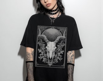 Unisex Bull Skull Witchy Gothic Graphic T-Shirt, Emo Goth Grunge Shirt, Whimsigoth Dark Academia Clothing, Alt Gothic Top Goth Gift For Her