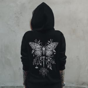Schmetterling Y2K Pastel Goth Hoodie, Grafikdruck Witchy Kapuzenjacke, Fee Grunge dunkel Boho Hoodie, Emo Goth Kleidung, Goth Geschenk für Sie Bild 2