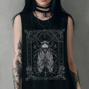 Camiseta sin mangas unisex con estampado de cigarra estilo cottagecore oscuro, camiseta gótica con insectos, ropa oscura y glamurosa de la academia, ropa gótica, regalo para ella.