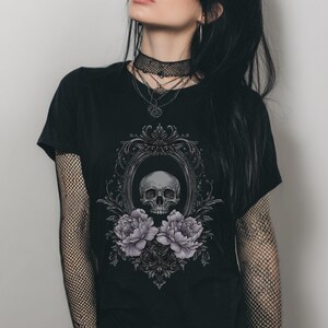 Victorian Skull Fitted Graphic T-Shirt, Y2K Pastel Goth Shirt, Emo Whimsigoth Clothing, Coquette Gothic Clothes, Witchy Goth Gift For Her Bild 2