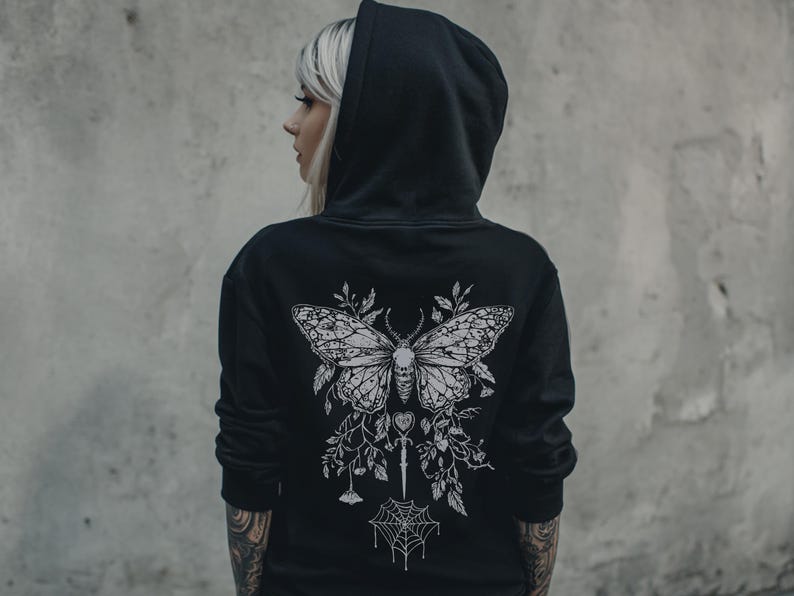 Schmetterling Y2K Pastel Goth Hoodie, Grafikdruck Witchy Kapuzenjacke, Fee Grunge dunkel Boho Hoodie, Emo Goth Kleidung, Goth Geschenk für Sie Bild 1