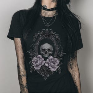 Victorian Skull Fitted Graphic T-Shirt, Y2K Pastel Goth Shirt, Emo Whimsigoth Clothing, Coquette Gothic Clothes, Witchy Goth Gift For Her Bild 4