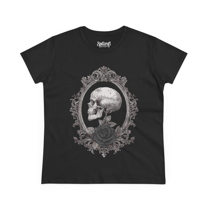 T-shirt ajusté gothique pastel victorien de l'an 2000, chemise graphique gothique sombre Academia, vêtements fantaisie, haut emo grunge, cadeau gothique pour elle image 5