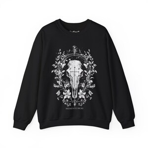 Sudadera con estampado de calavera gótica Memento Mori, sudadera estilo bruja de estilo cottagecore oscuro, suéter emo Whimsigoth, regalo gótico para ella imagen 5