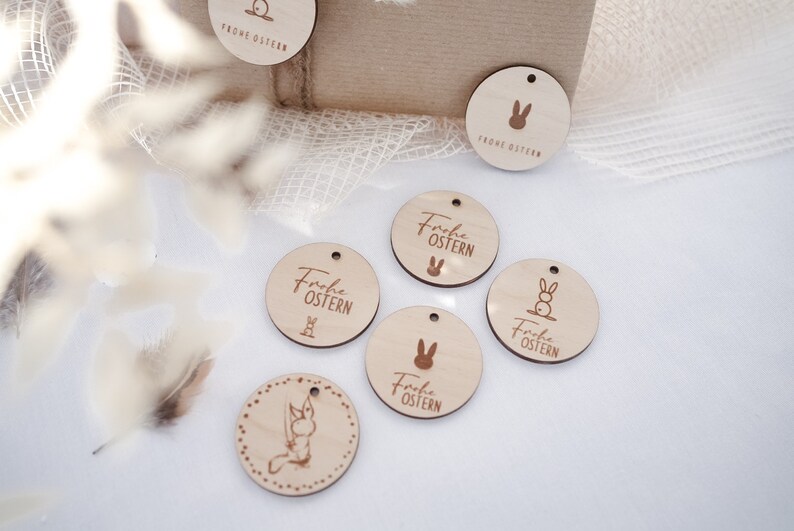 personalisierte Osteranhänger aus Holz Geschenkanhänger aus Holz frohe Ostern Hase personalisierte Anhänger Geschenkverzierung Bild 8