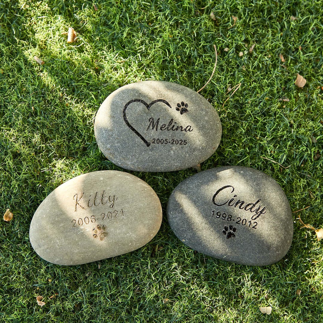 Personalised Pet Memorial Stone, Engraved Dog or Cat Paw Print Pebble ...