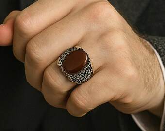 925 sterling silver men's ring with agate stone design.