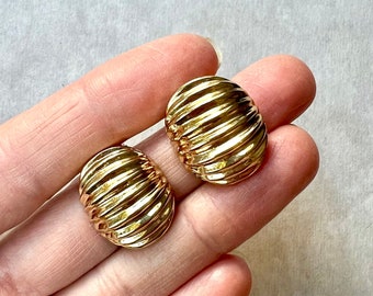 Vintage Ribbed Gold Tone Clip-on Statement Earrings
