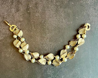 CROWN TRIFARI Brushed Textured Gold Tone Double Strand and Faux Pearl Bracelet from 60s Era, signed