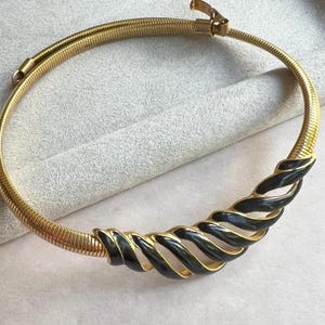 Vintage Polished Gold Metal Setting And Black Enamelled Detailed Accents Omega Choker Necklace, 80s Era, Unsigned