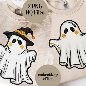 Könnte beinhalten: Zwei beige Sweatshirts mit gestickten Geistermotiven. Ein Geist trägt einen schwarzen Hexenhut mit goldener Schnalle und orangefarbenen Akzenten. Der andere Geist hat ein schlichtes Design. Das Bild enthält den Text "2 PNG HQ Files" und "embroidery effect".