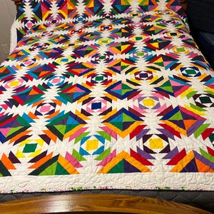 Op de afbeelding: Een rustiek houten bord met de tekst "Welcome to our home" in een handgeschreven stijl. Het bord heeft een verweerde afwerking en een eenvoudig, uitnodigend ontwerp, perfect voor een veranda of entree.