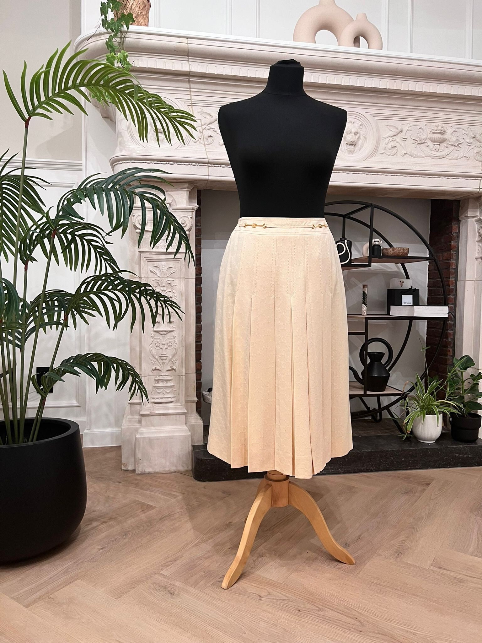 Louis Vuitton Jacquard Monogram Cream Y2K Pencil Skirt For Sale at