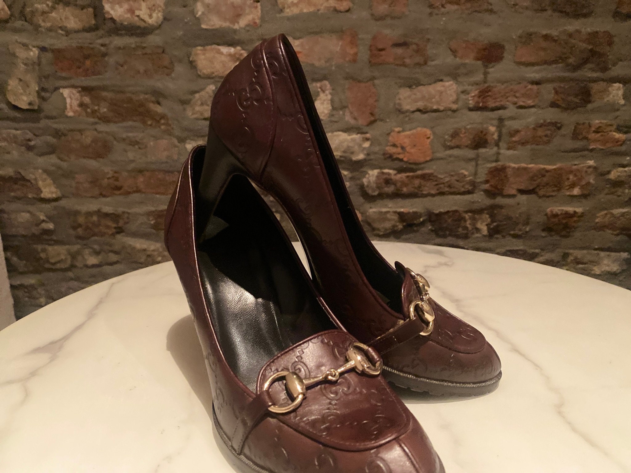 Français chaussures anciennes, escarpins en cuir marron chocolat