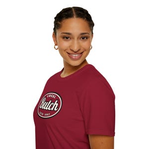 Butch Gay Pride lesbisch Butch Dyke Butch Femme LGBTQ cadeau grappig homo cadeau aangepast gepersonaliseerd lesbisch koppel aandenken zacht T-shirt uniseks afbeelding 3