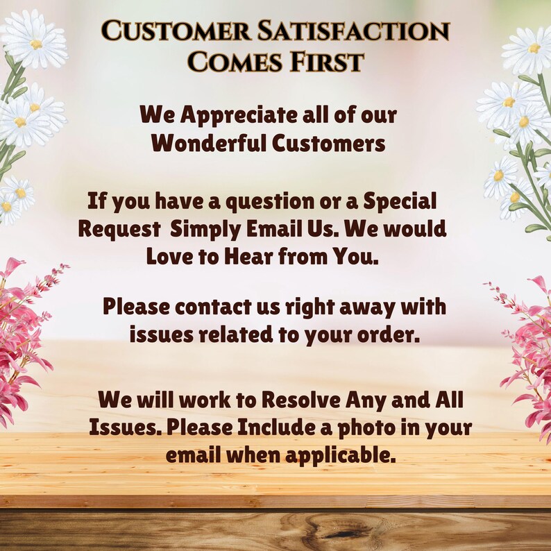 Op de afbeelding: Een klantenservice-informatiekaart met witte madeliefjes en roze bloemen aan de zijkanten. De tekst luidt: Customer Satisfaction Comes First, We Appreciate all of our Wonderful Customers, If you have a question or a Special Request Simply Email Us. We would Love to Hear from You. Please contact us right away with issues related to your order. We will work to Resolve Any and All Issues. Please Include a photo in your email when applicable.