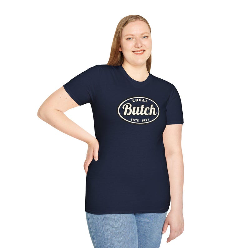 Butch Gay Pride lesbisch Butch Dyke Butch Femme LGBTQ cadeau grappig homo cadeau aangepast gepersonaliseerd lesbisch koppel aandenken zacht T-shirt uniseks afbeelding 7
