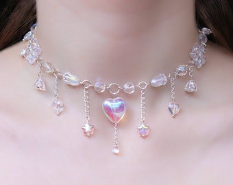 Clean Girl Crystal Heart Gargantilla Collar / Cuentas de vidrio checo / Encanto de corazón iridiscente, flores, corazones, mariposas