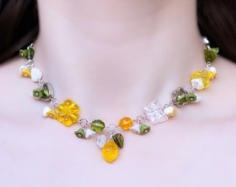 Conjunto de collar y pendientes Lemon Garden / Verde oscuro con hojas, flores, caracoles, mariposas