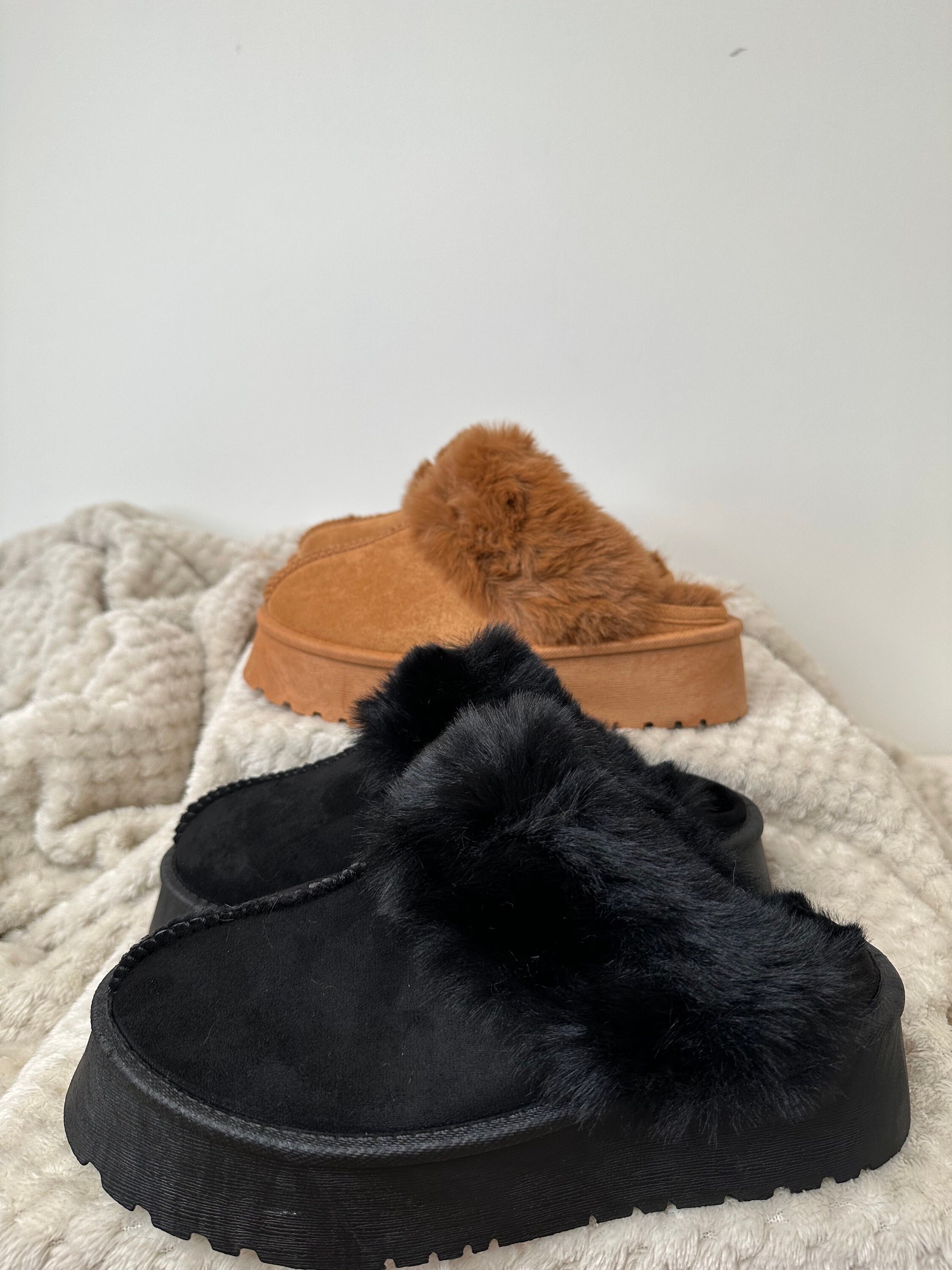 Lv house slippers