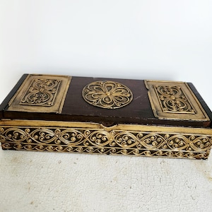 Hermosa caja de madera con tapa vintage