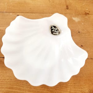 Vintage Anchor Hocking Milk Glass Clam Shell Trinket Soap Dish