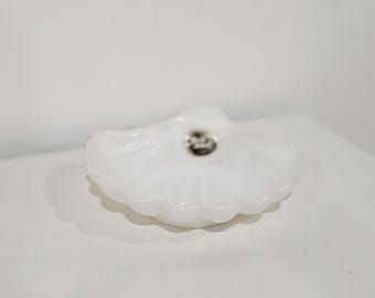 Vintage White Milk Glass Seashell Dish – Scalloped Coastal Jewelry Holder
