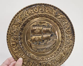 Vintage mässing Clipper fartygsväggplatta, präglad nautisk maritim dekor, tillverkad i England