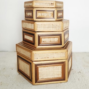 Adorables cajas de joyería vintage de bambú tejido con tapa abatible hexagonal, juego de 3