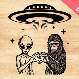 Bigfoot y manos de corazón extraterrestre svg, amigos críptidos divertidos, Sasquatch SVG, campamento divertido, ovni extraterrestre, montañas, estrella lunar, regalos personalizados, Cricut