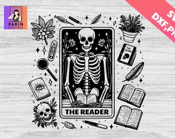 Può includere: Illustrazione in bianco e nero di uno scheletro che legge un libro, circondato da vari oggetti tra cui una lente d'ingrandimento, una piuma, una pianta in vaso e un teschio. L'immagine è intitolata "The Reader".