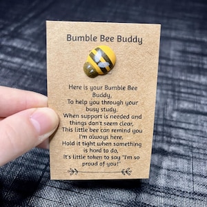 Pocket Hug « Bumble Bee » avec une jolie abeille en bois | Porte-bonheur pour le confort et la joie | Idée cadeau