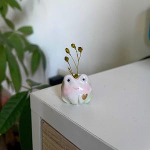 Frog figurine | Frog made of clay | Mini vase | Miniature