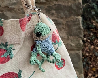 Hand-crocheted frog pendant | Keyring