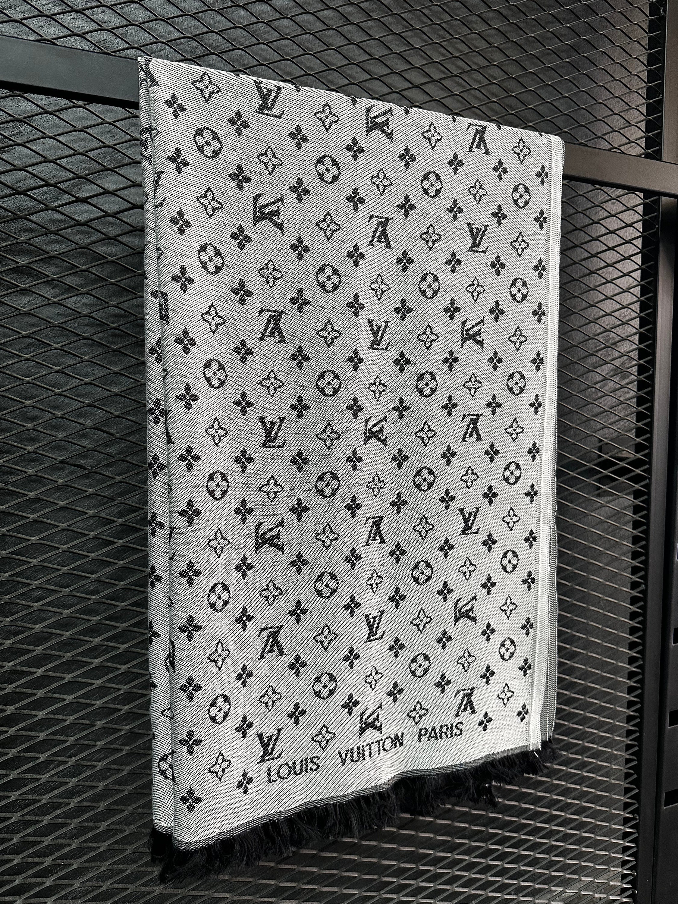 Louis Vuitton LV Logomania Scarf in Silver/Grey : r/DHgate