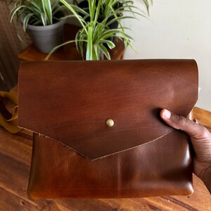 Handgefertigte Ledertasche für Frauen, Crossbody-Handtasche für Ihn, Weihnachtsgeschenke, Grüne Schulter schlanke Geldbörse, handgemachtes Geschenk, handgenähte Taschen