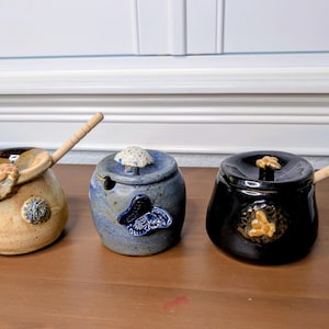 Wheel thrown - Honey Pot with wooden dipper