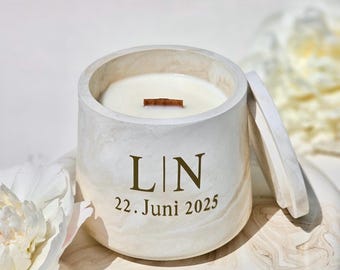 Personalisierte Hochzeitskerze: Marmor Sojakerze mit Initialen & Datum