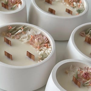 Handmade Scented Soy Candle with Dried Flowers: Ceramic Jar, Wooden Wick image 8