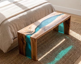 Banco personalizado em resina epóxi de nogueira com efeito cascata, banco para cabeceira de rio com borda natural ou banco para entrada.
