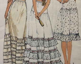 1970s Sewing Pattern: Set of Petticoats - Waist 32" - 34" (81cm - 87cm) - Simplicity 8353