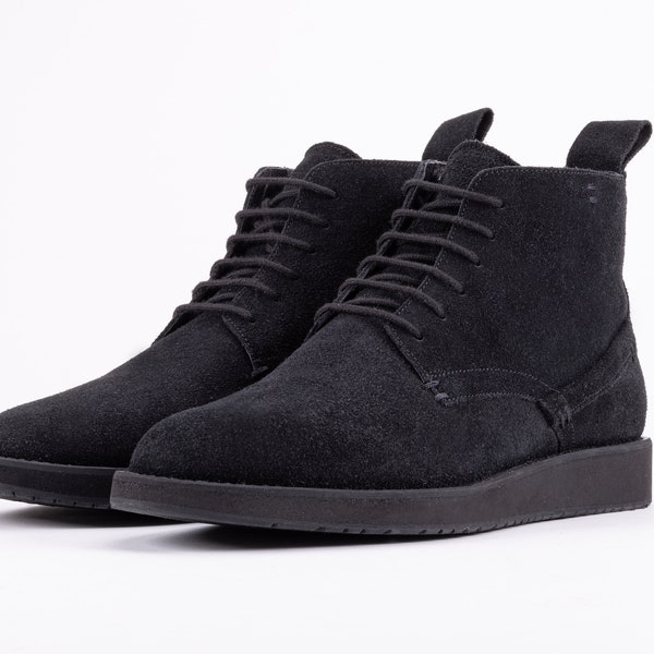 QUIVE London Sutton Chukka Hand Stitched Boots Mens Shoes Lace-up Ankle Boots Suede Leather Boots Mens Classic Hand Made Boots